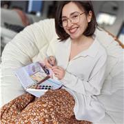 Artiste illustratrice pour cours de dessin